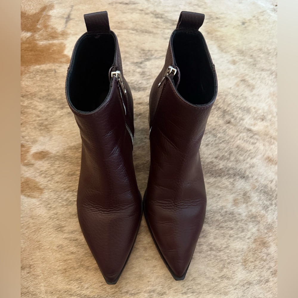 Everlane Boss Boot in Burgundy, very good condition
